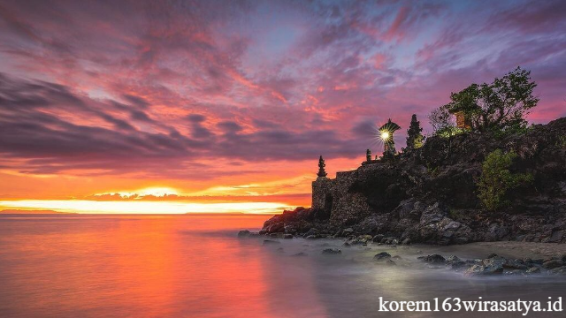 Trisula Keindahan Pura Batu Bolong Lombok