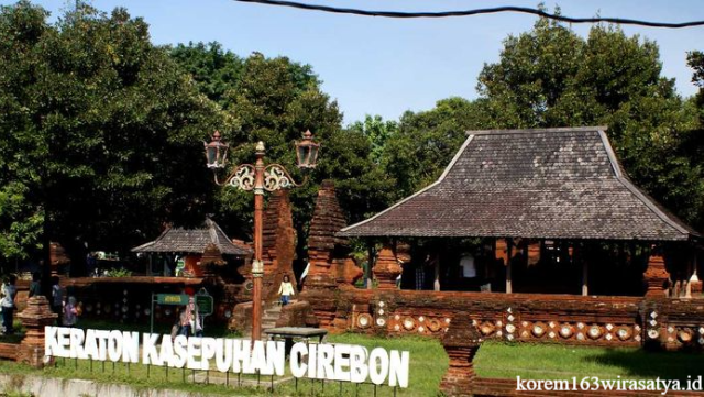 Wisata Budaya dan Sejarah Keraton Kasepuhan Cirebon